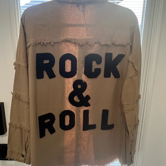 Brand New with tags Elan Shirt/Top - Picture 3 of 3